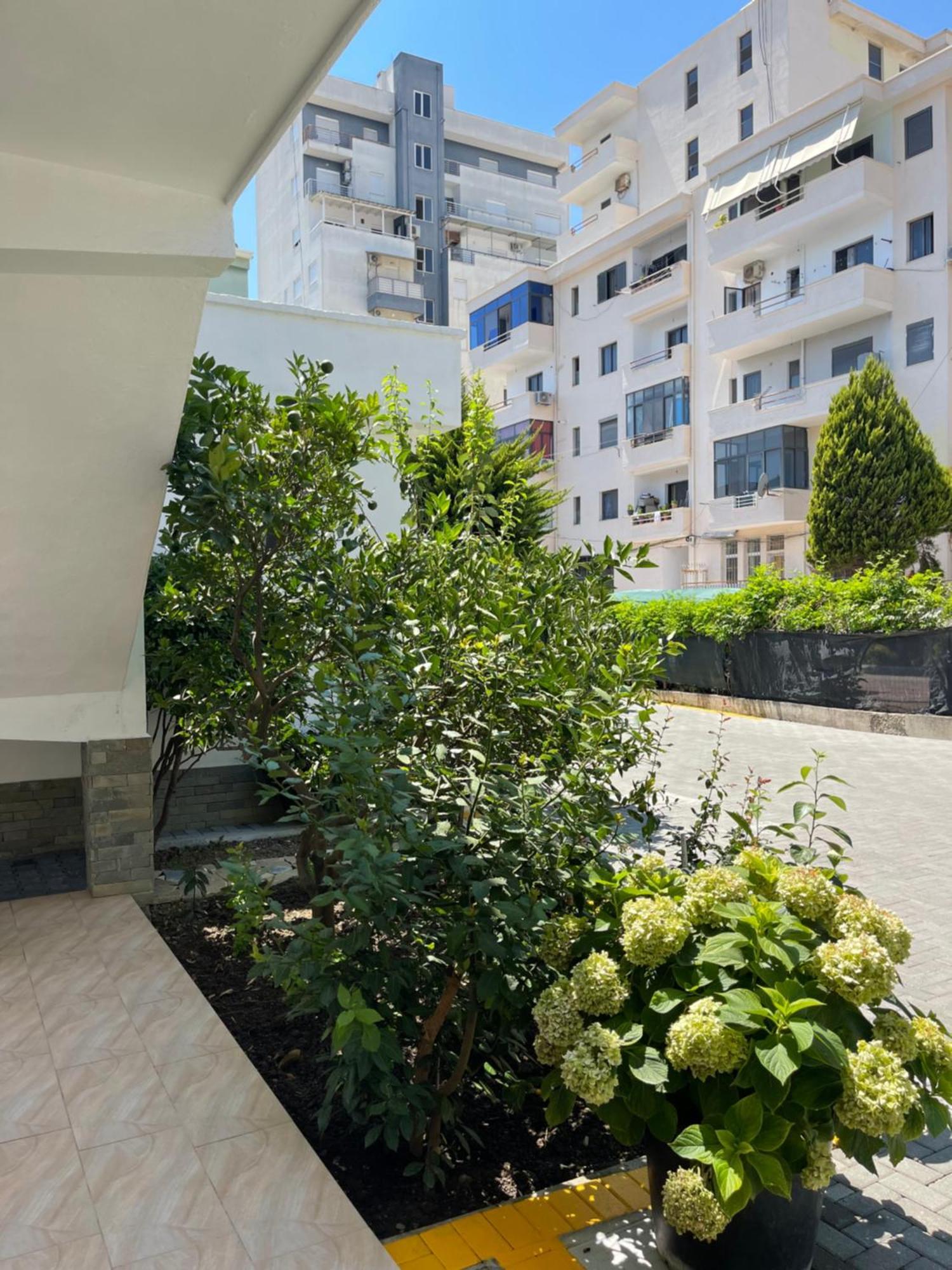 Guest House Lionel Durrës Exterior foto