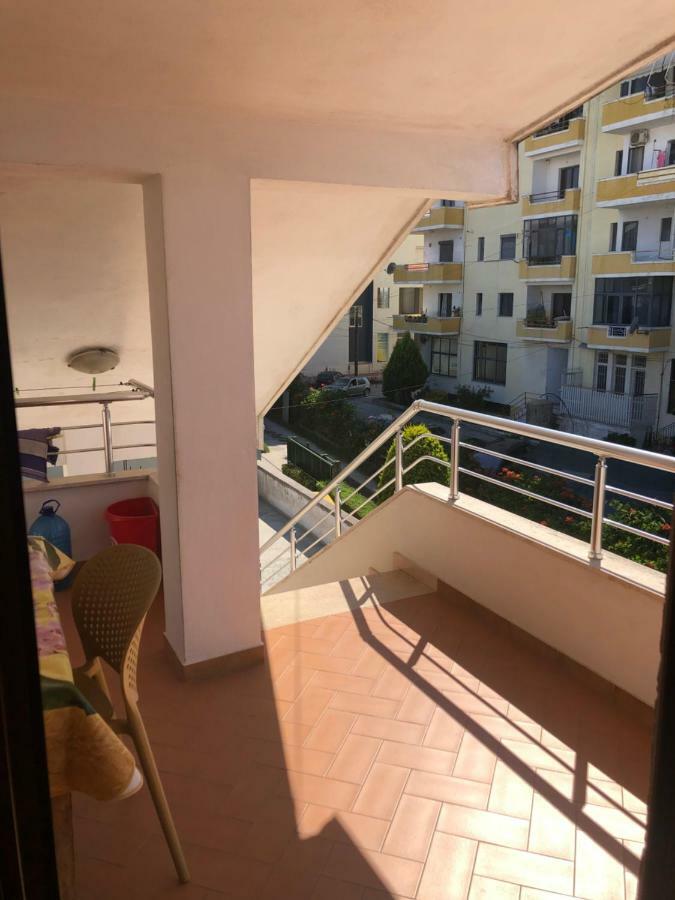 Guest House Lionel Durrës Exterior foto